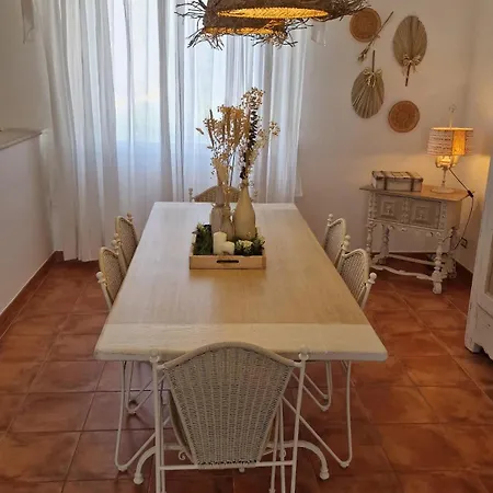 Casa Corte Fiorita 산비토로카포