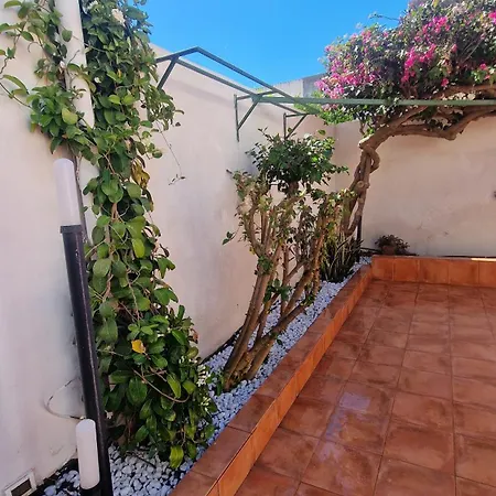 Casa Corte Fiorita 펜션 산비토로카포